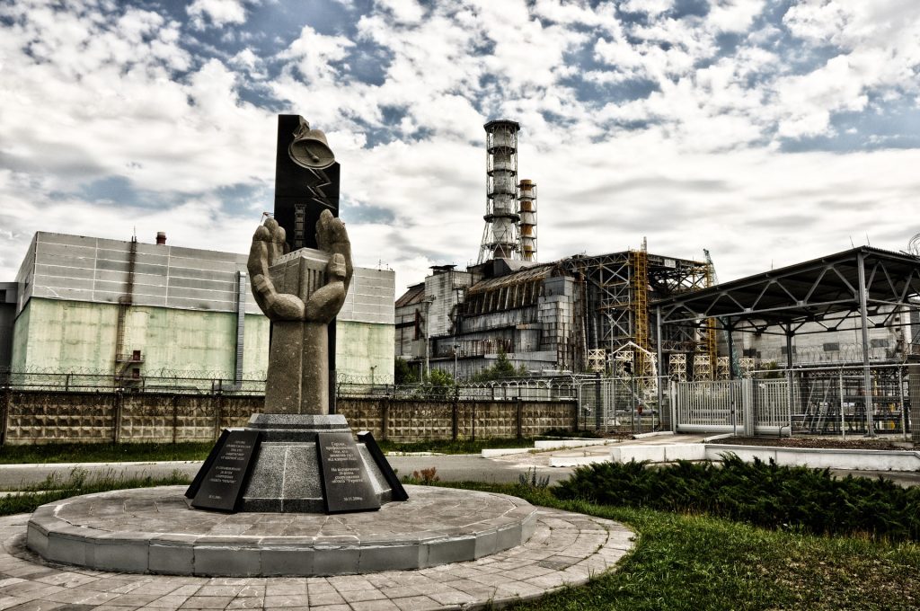 La centrale de tchernobyl pendant la construction du sarcophage